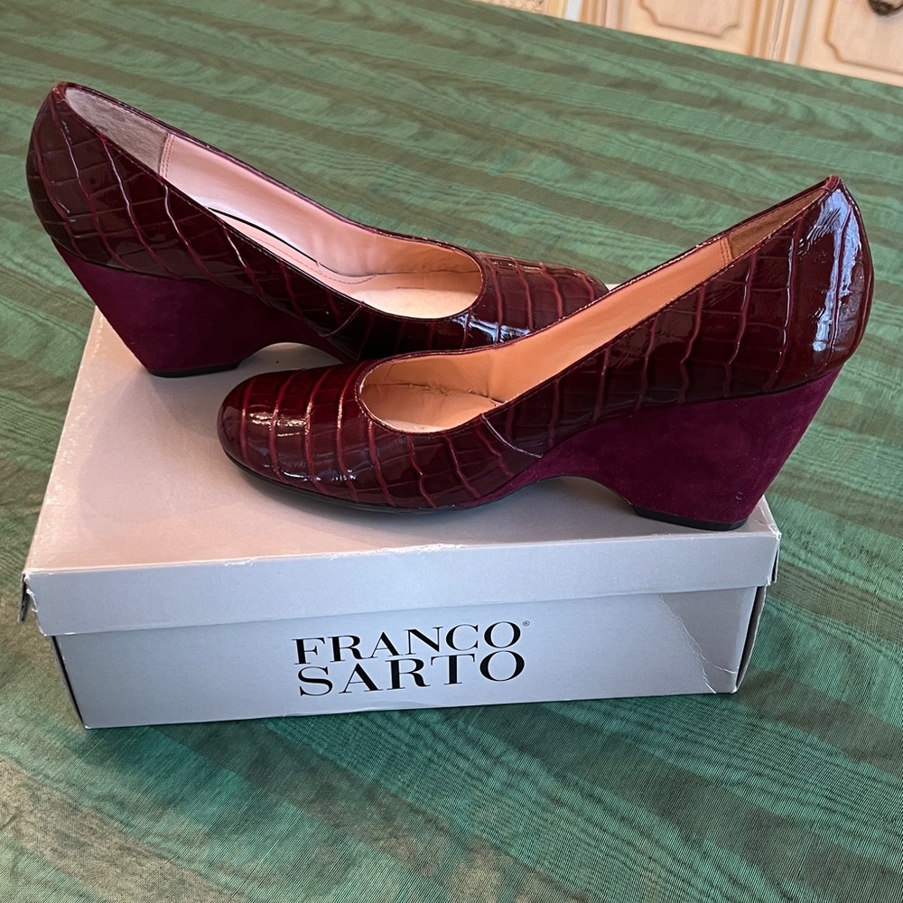 Franco Sarto Burgundy Croc-Embossed Patent & Suede Wedges, size 9.5M
